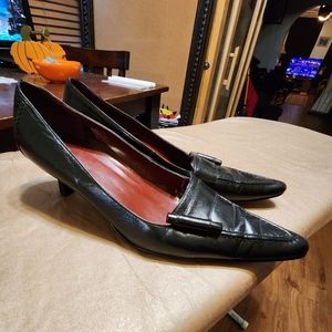 Worthington pointed toe leather pumps with crafted edge embellishments.